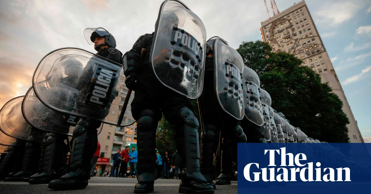 "Argentina's Government Vows Tough Measures Against Protesters Blocking Streets"