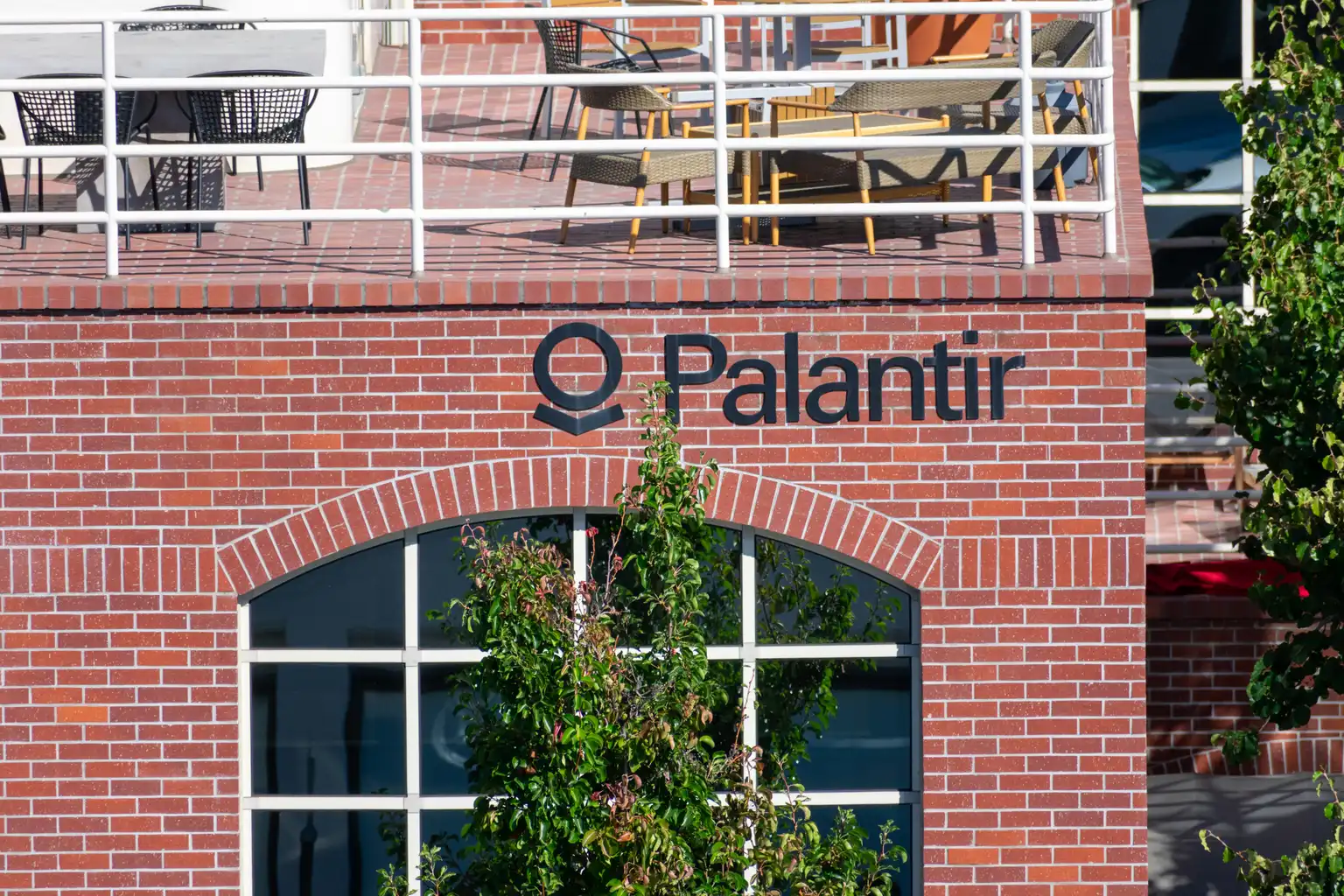 Featured image for "Palantir Stock Faces New Risk Amid Paradigm Shift"