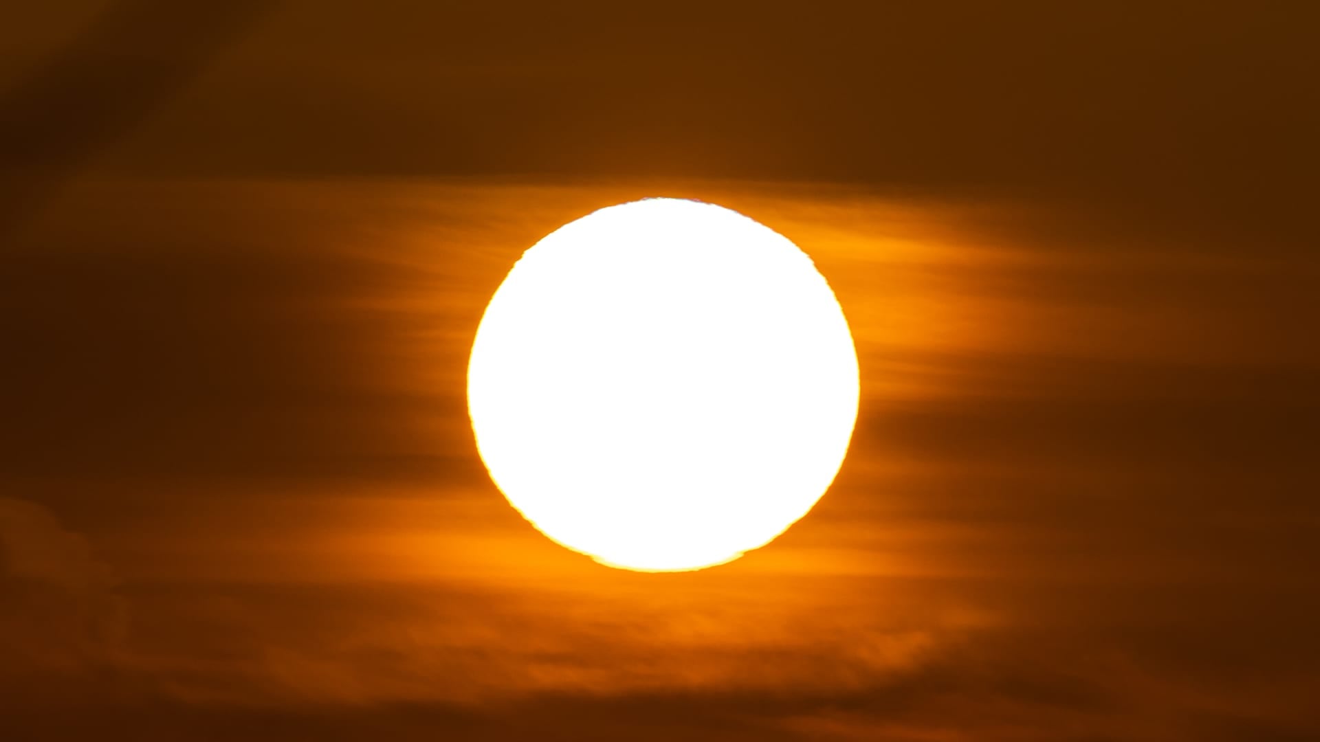 Featured image for India's Dual Space Missions: From Moon to Sun