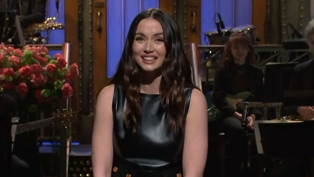 Featured image for Ana de Armas' Memorable SNL Hosting Debut and English Learning Journey