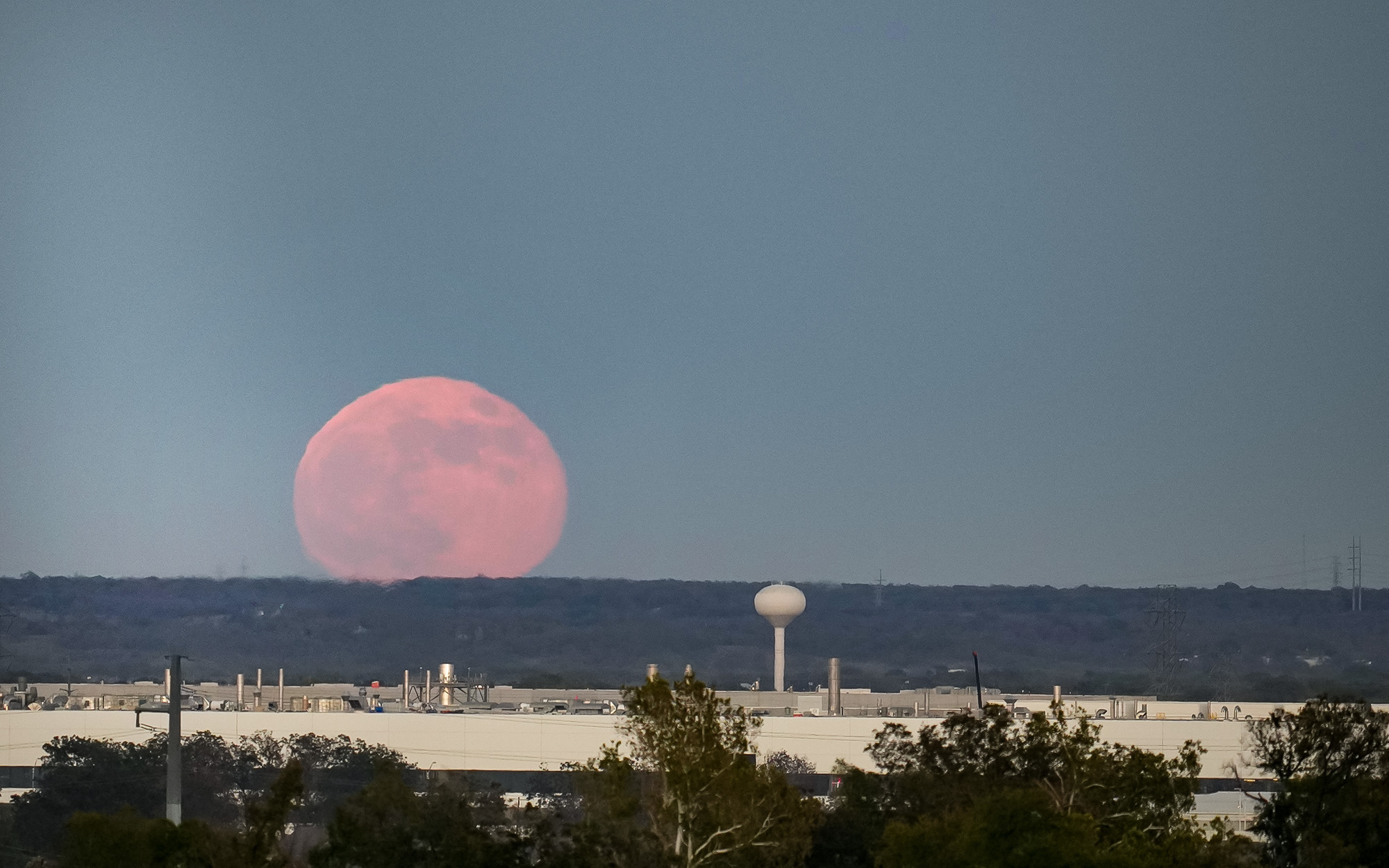 Featured image for January's Full Wolf Moon and Meteor Shower Light Up the Sky