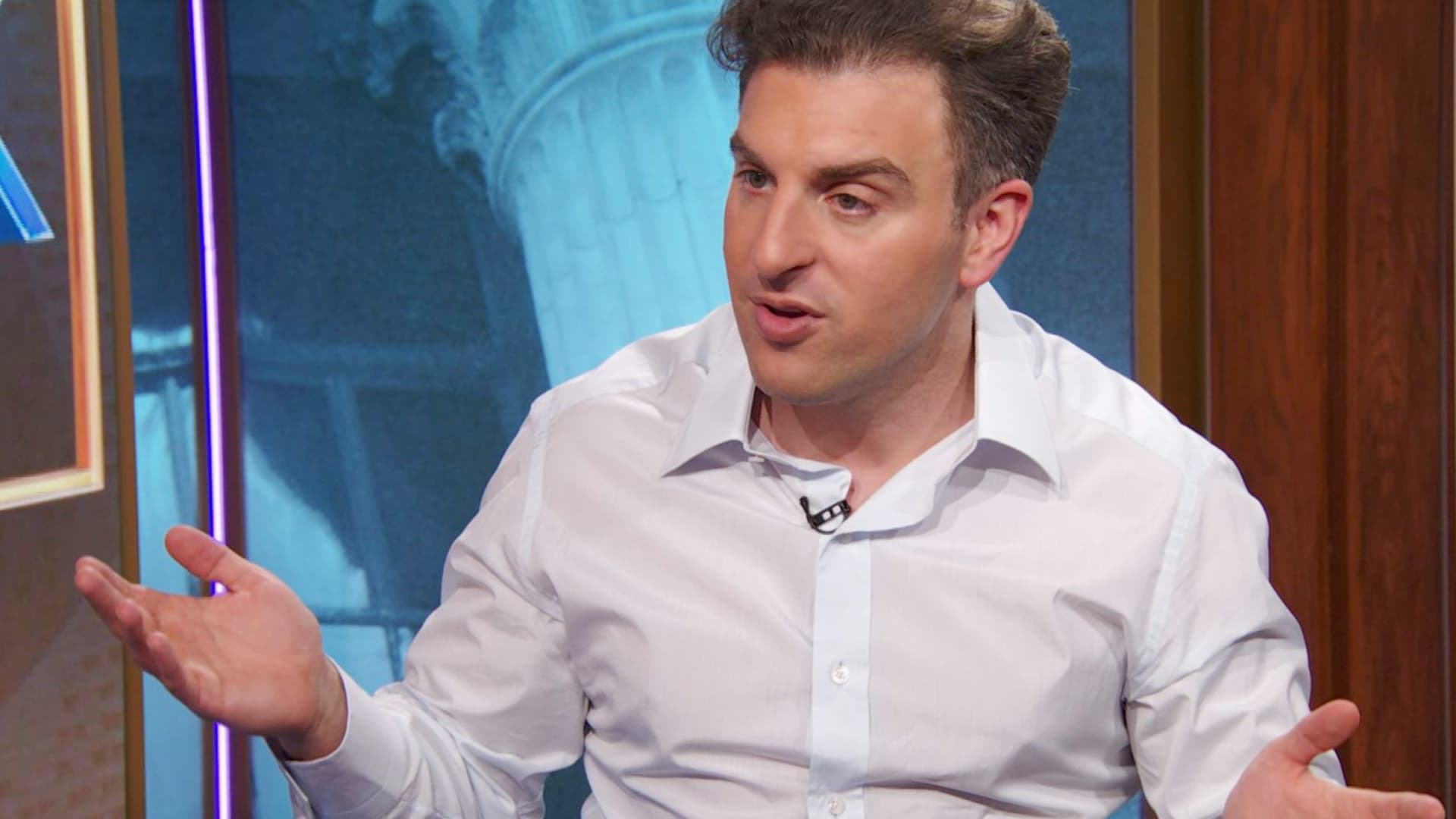 Featured image for Airbnb stock plummets on weak Q2 bookings outlook and cautious earnings report.