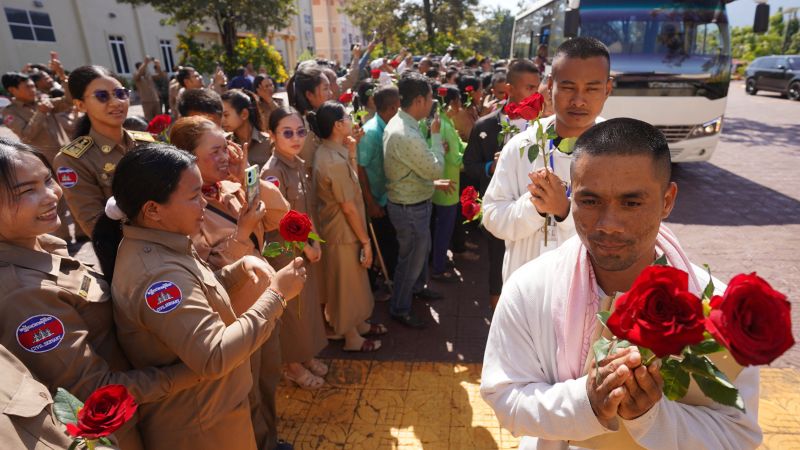 Featured image for Thailand Frees 18 Cambodian Soldiers in Ceasefire Accord