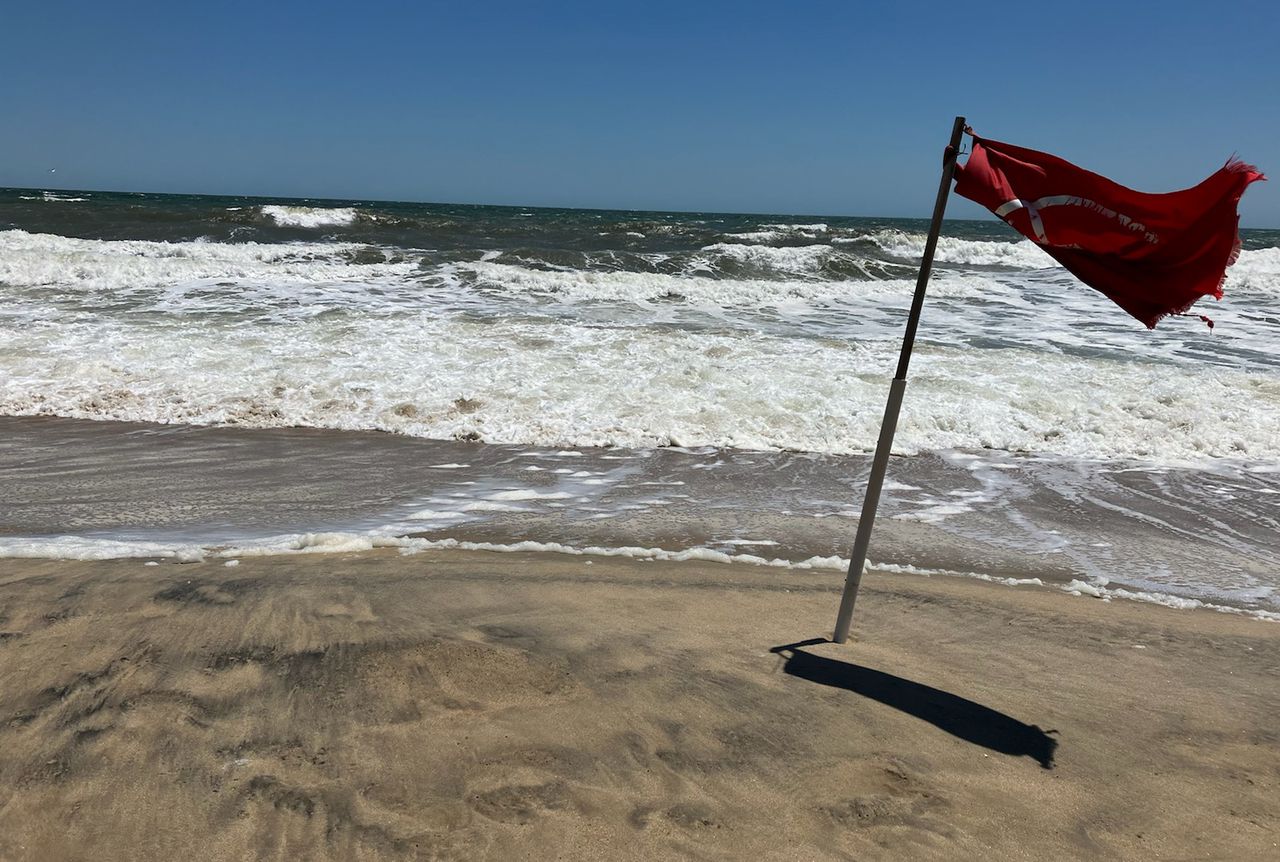 Featured image for Coastal Towns Crack Down on Ocean Swimming Amidst Rip Current Warnings and Hurricane Threats