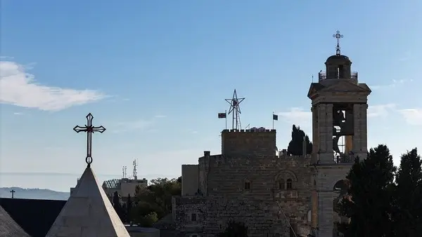 Featured image for Israeli Police Arrest French Officials at Jerusalem Church, Sparking Diplomatic Tensions