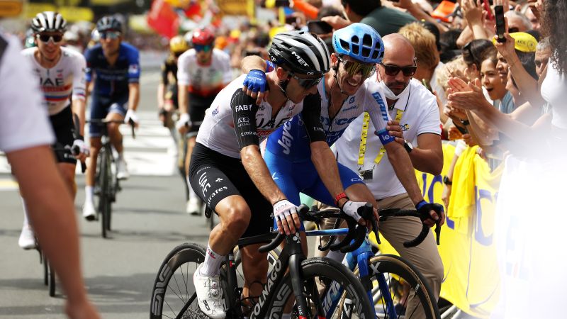 Featured image for Sibling Rivalry: Adam Yates Triumphs over Twin Brother in Tour de France Stage 1