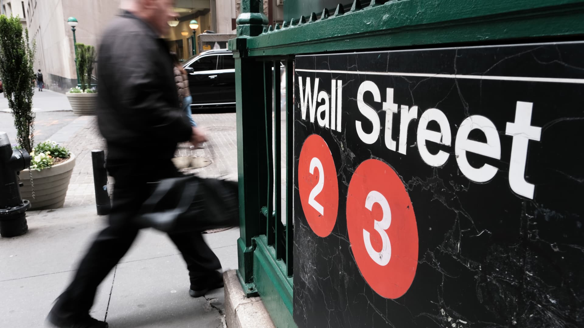 Navigating the Unusual Market: Insights from CNBC's No. 1 Financial Advisor