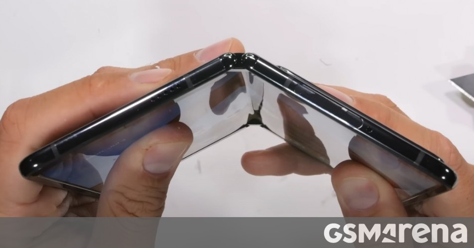 Featured image for "Google Pixel Fold: A Disastrous Bend Test and Hinge Failure"