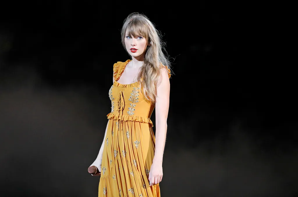 Taylor Swift Moved by Fans' Tribute During 'Marjorie' Performance in Nashville.