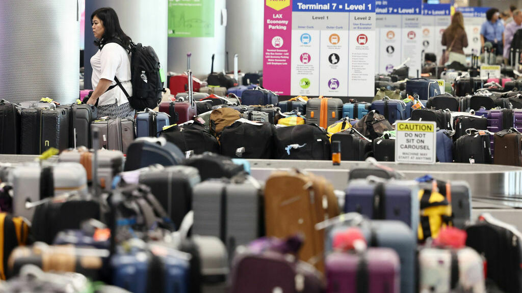 "Rising Complaints and Nightmarish Travel: Airlines Face Troubled Years Ahead"