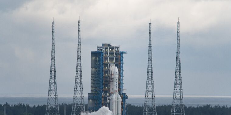 "China's Chang'e 6 Lands on Moon's Far Side, Aims for Solar System Insights"