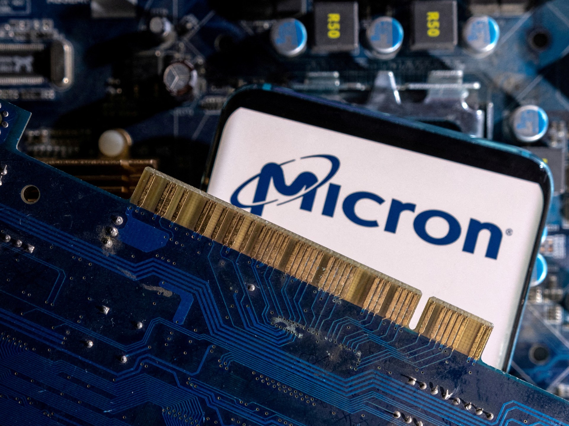 Featured image for US urges South Korea to avoid filling China's chip shortfall amid Micron probe.