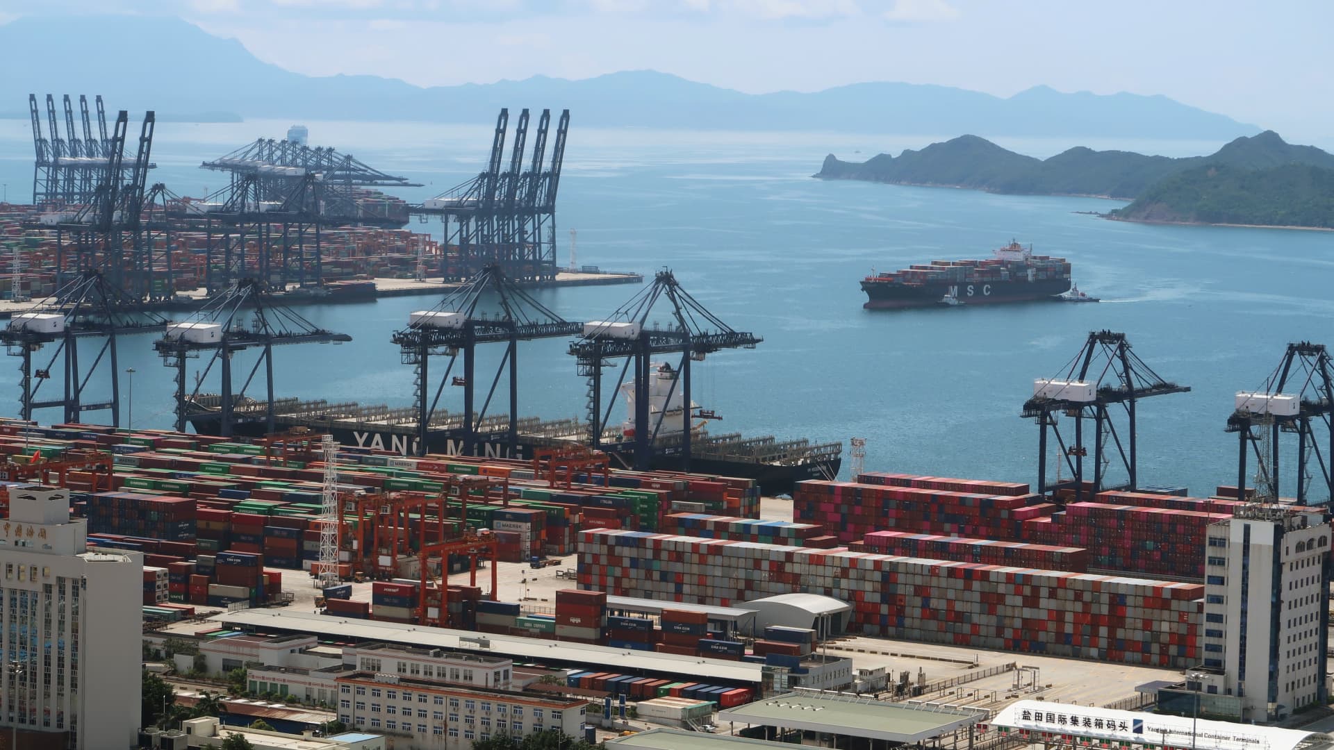 China's Imports Surge in October, Exports Plunge Beyond Predictions