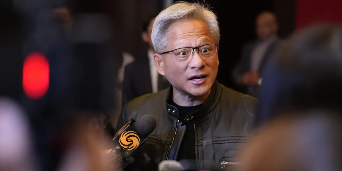 Experts Warn AI Bubble Risks Amid Valuation Concerns and Market Rally