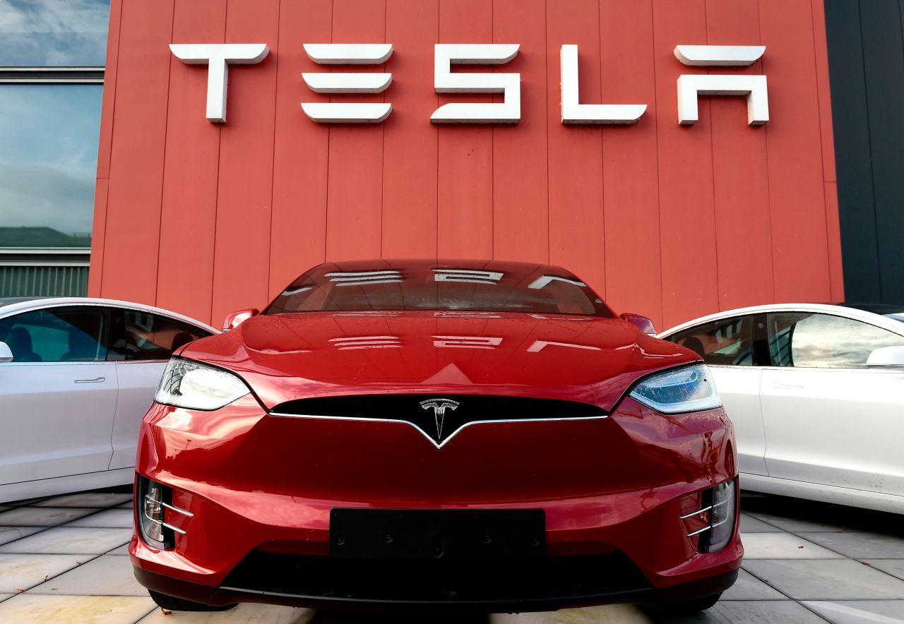 Tesla drivers urged to aid investigation into deadly rock attacks in Denver area.