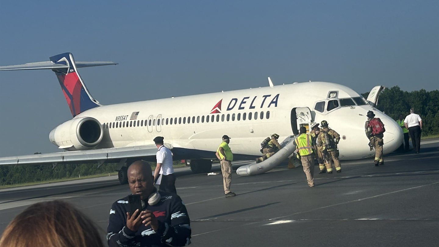 Featured image for Delta flight successfully lands at Charlotte airport without nose gear extended