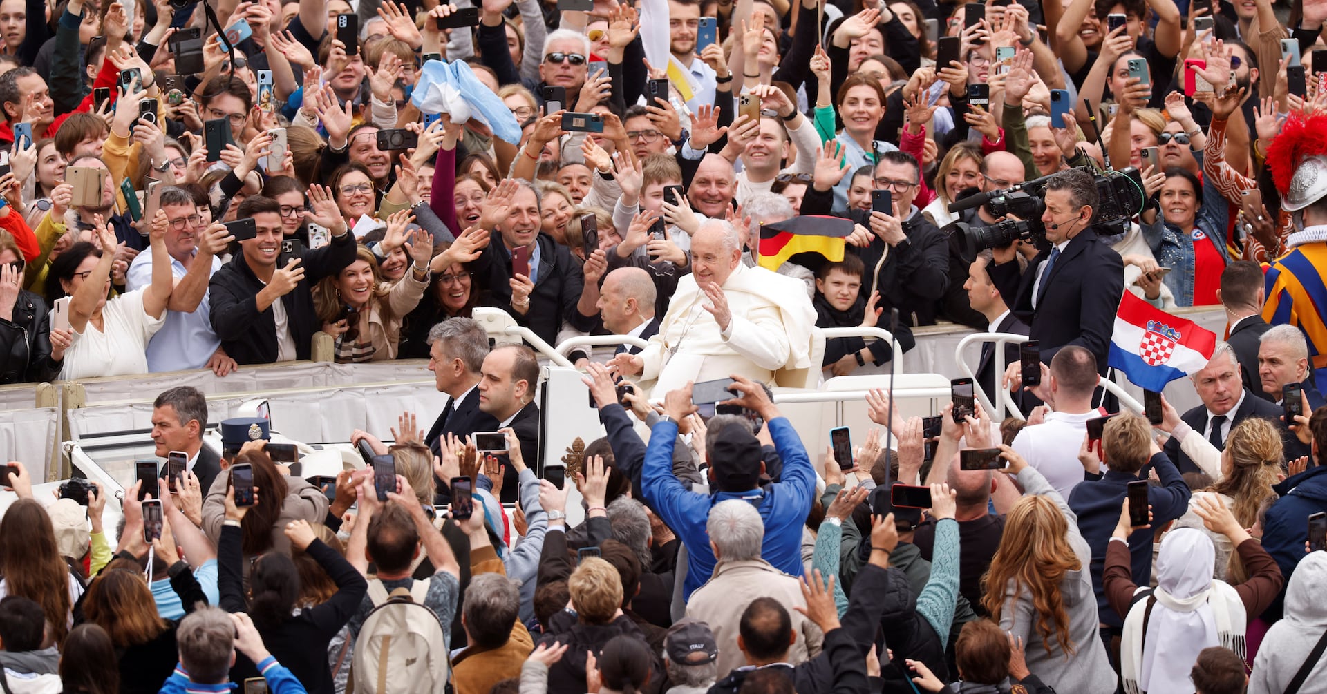 "Pope Francis Urges Gaza Ceasefire in Easter Address"