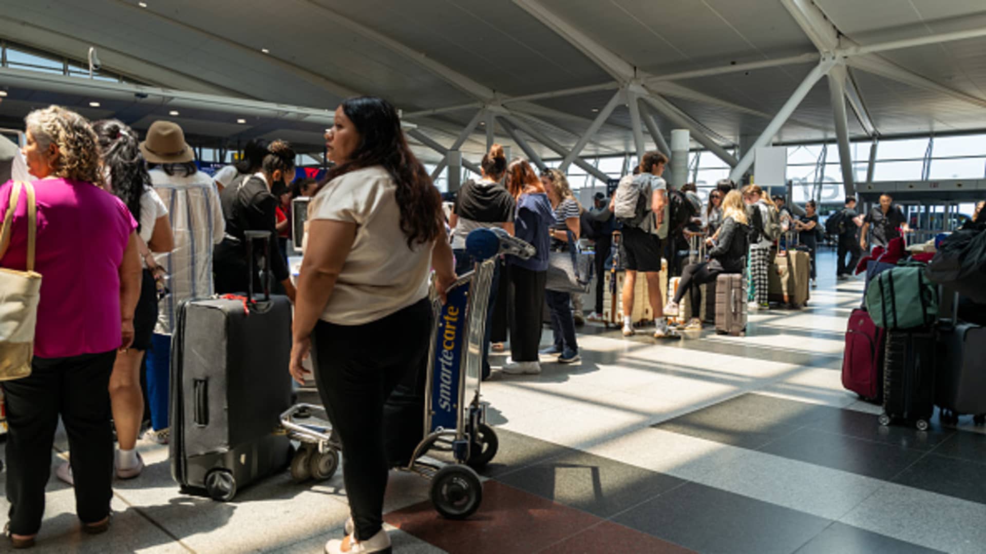 Featured image for Airlines Face New Challenges in Summer Travel