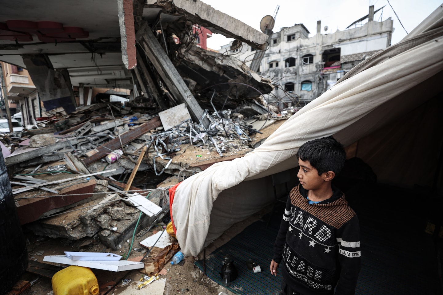 "Escalating Israel-Hamas Conflict: Gaza Crisis Unfolds"