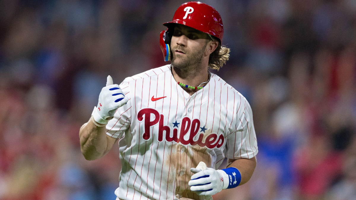"MLB Playoff Predictions: Phillies Favored, Brewers on Upset Alert in Wild Card Series"