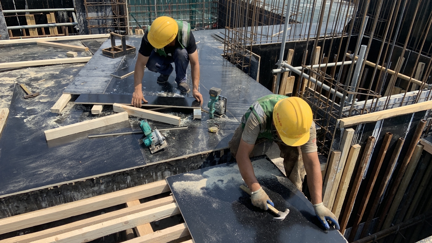 Featured image for "China's Aging Builders Face Retirement Challenges After Years of City Construction"