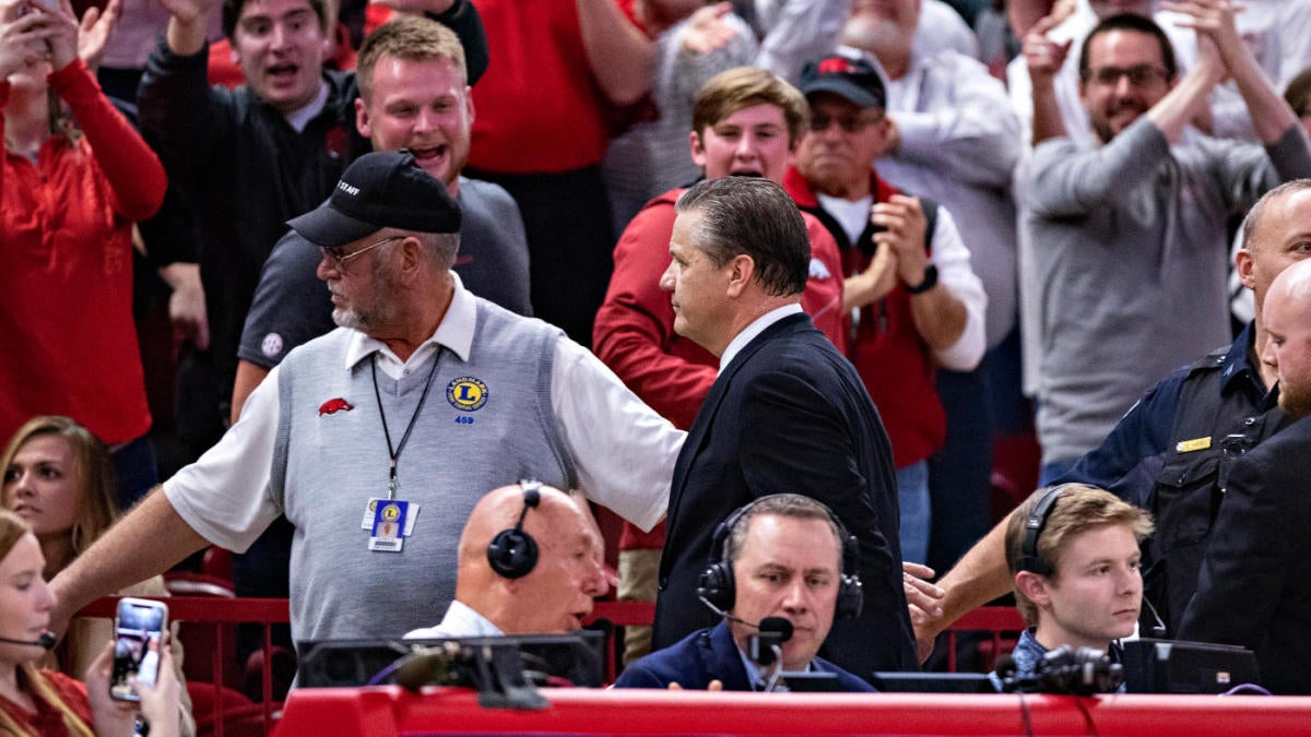 "Coaching Shake-Up: John Calipari's Departure and Potential Replacements at Kentucky"