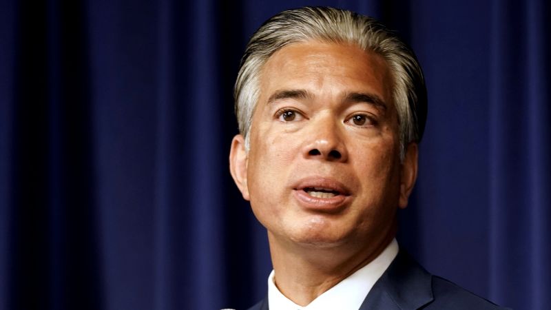 Private jet carrying migrants from Texas dropped off in Sacramento