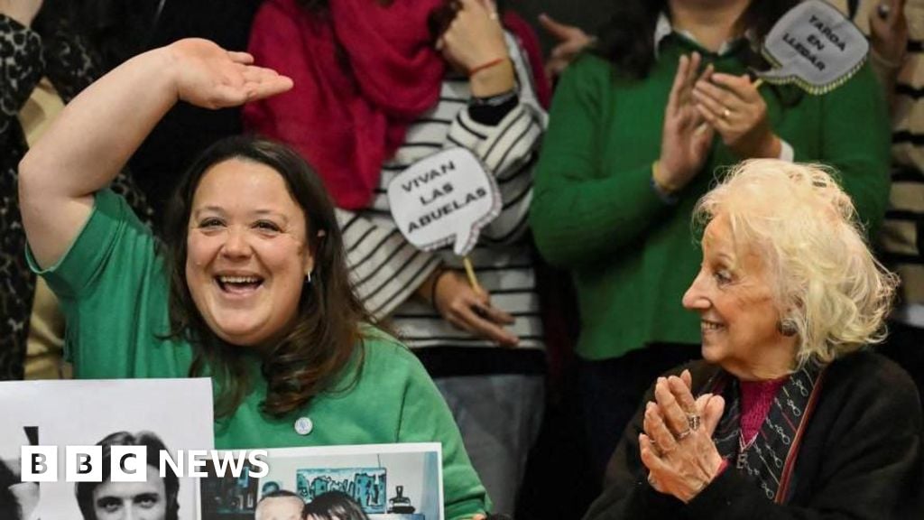 Featured image for Man Reunited with Family After 48 Years as 'Stolen Grandchild' in Argentina