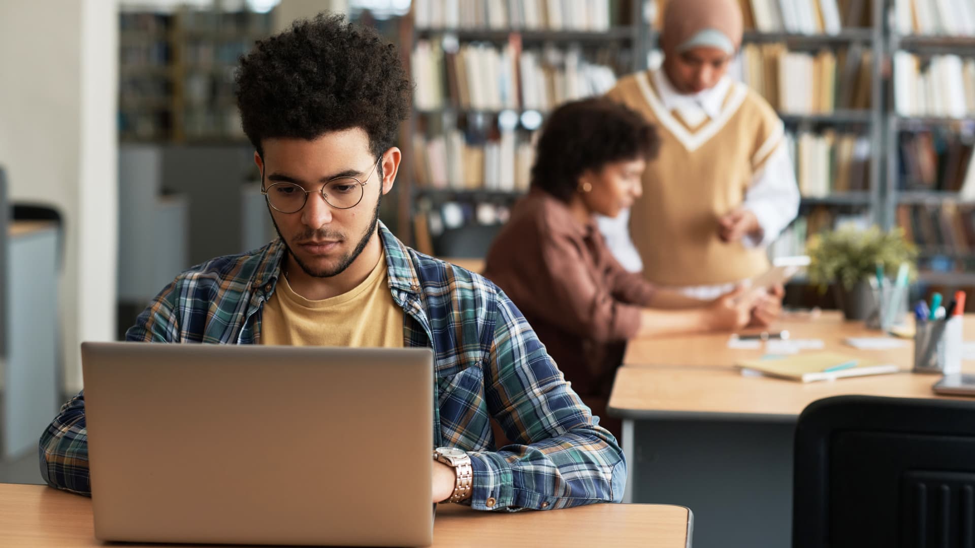Featured image for Gender Gap: Men Dominate Lucrative College Degrees