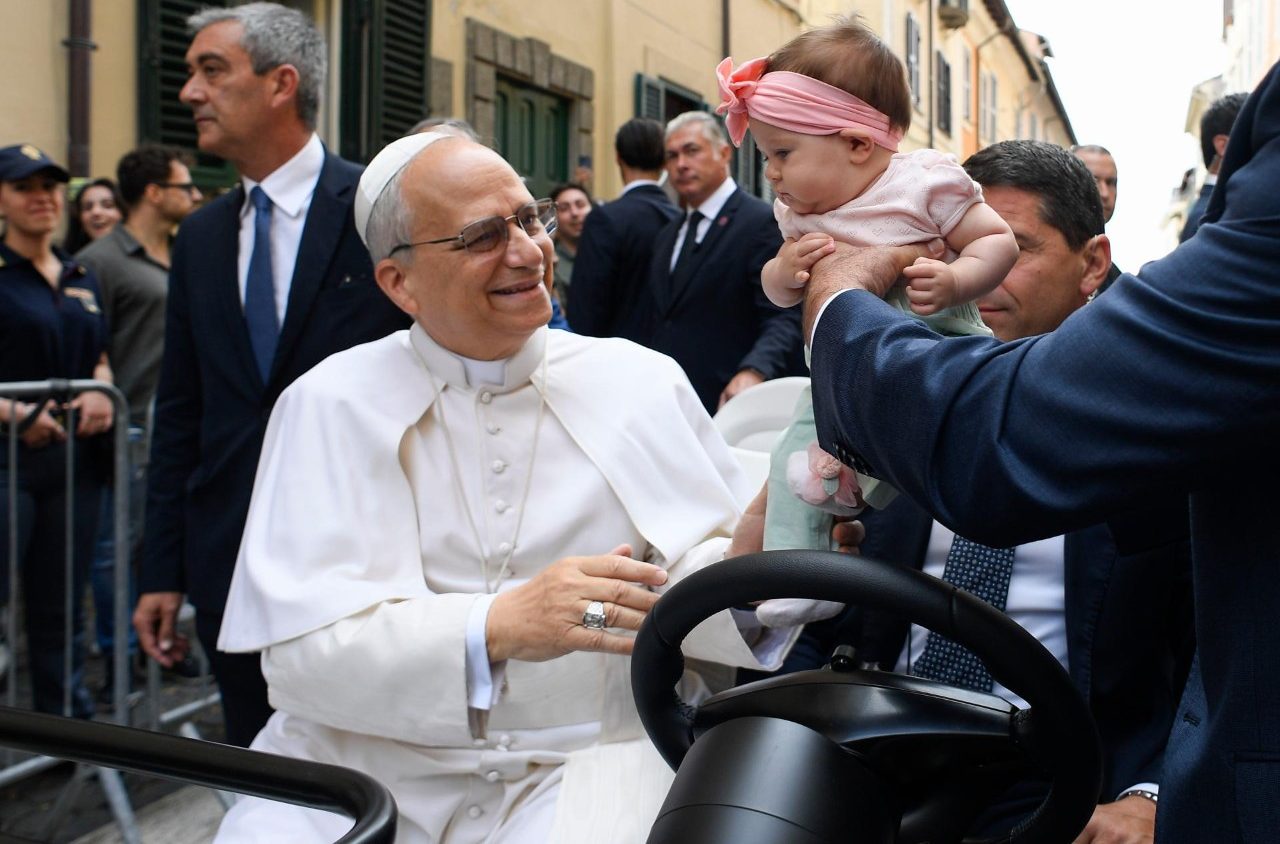 Featured image for Pope Celebrates Mass and Calls for a 'Revolution of Love' in Castel Gandolfo