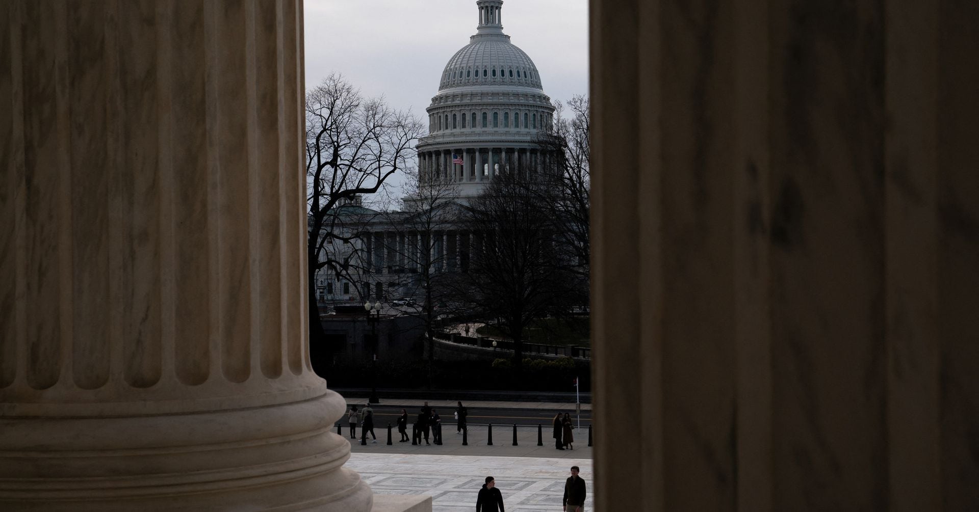 Senate Advances Foreign Aid Bill for Ukraine and Israel Despite Political Divisions