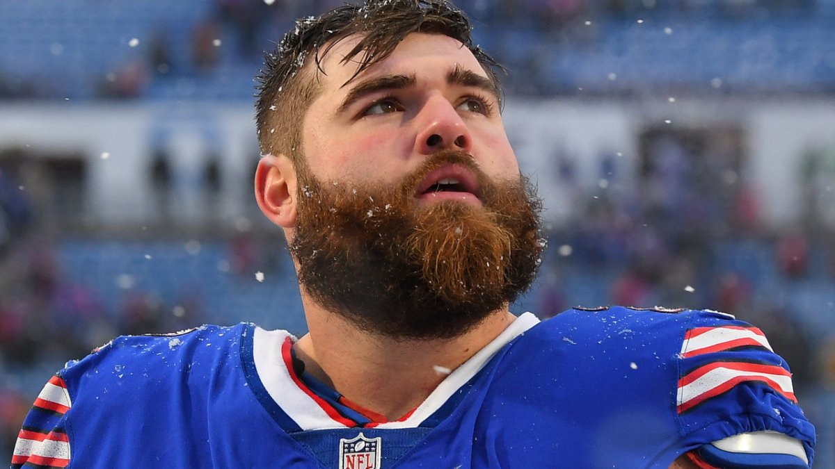 "Chicago Bears' 2024 Draft Strategy Unveiled: Trades, Top Picks, and Quarterback Dilemma"