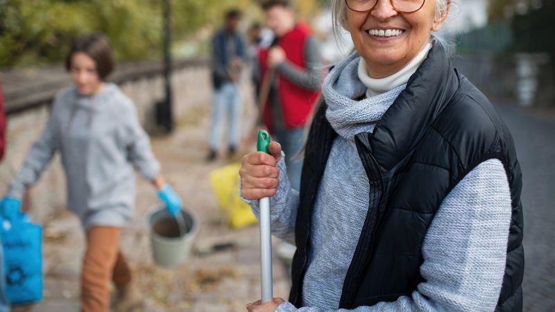 Featured image for The Brain-Protective Benefits of Late-Life Volunteering