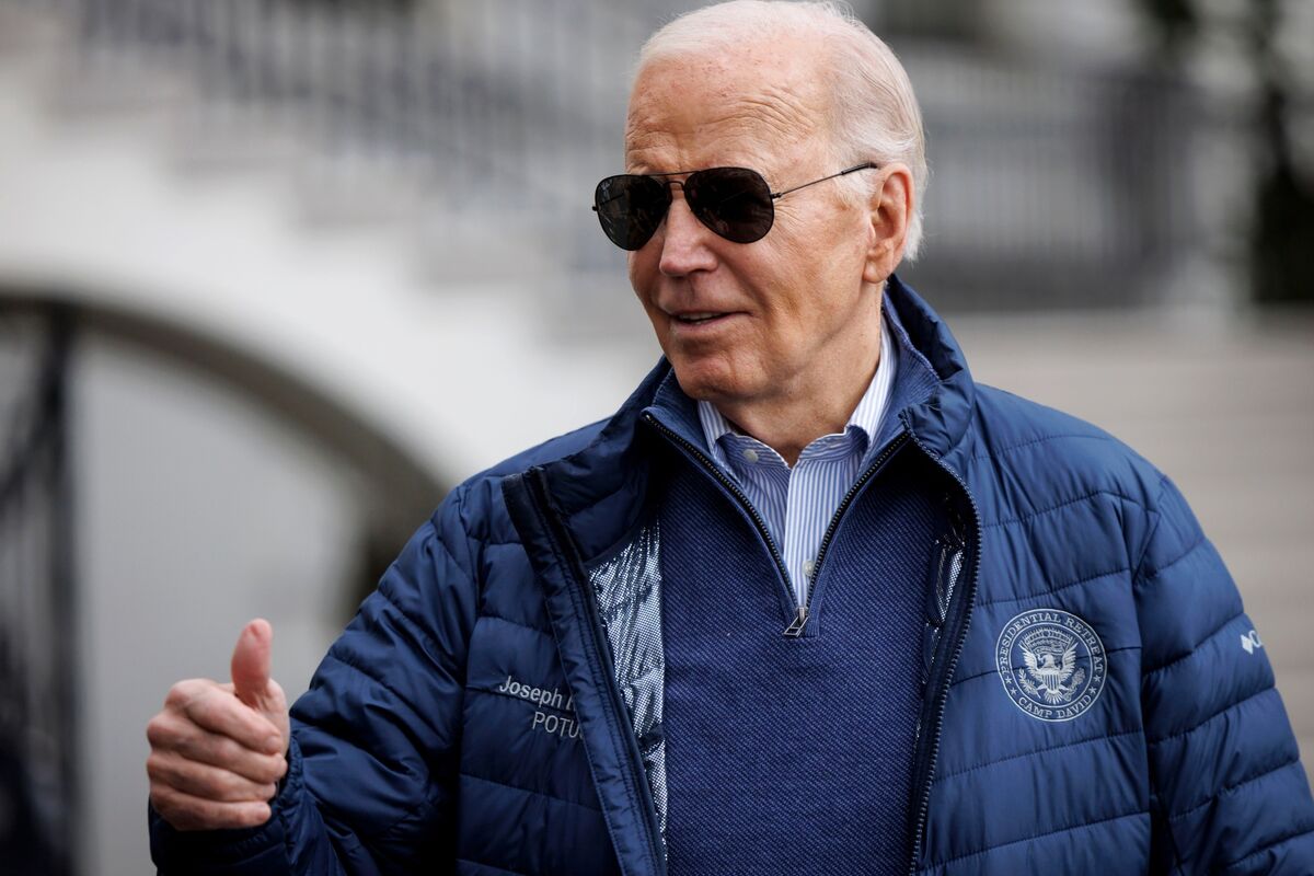 "Biden's 2024 Campaign Outpaces Trump in Fundraising with Record $192M on Hand"