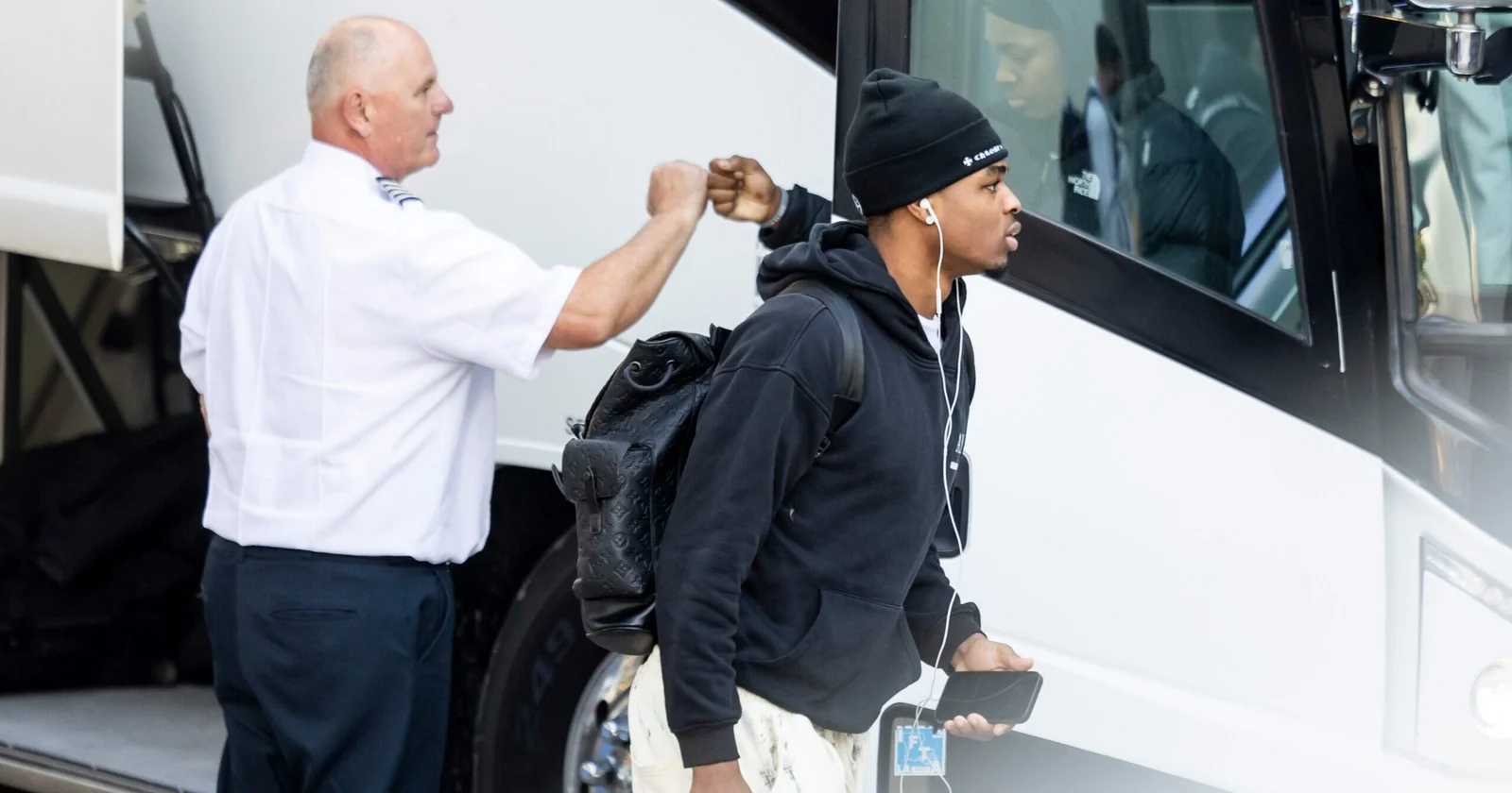 Oweh overcomes illness to lift Kentucky past LSU with 21