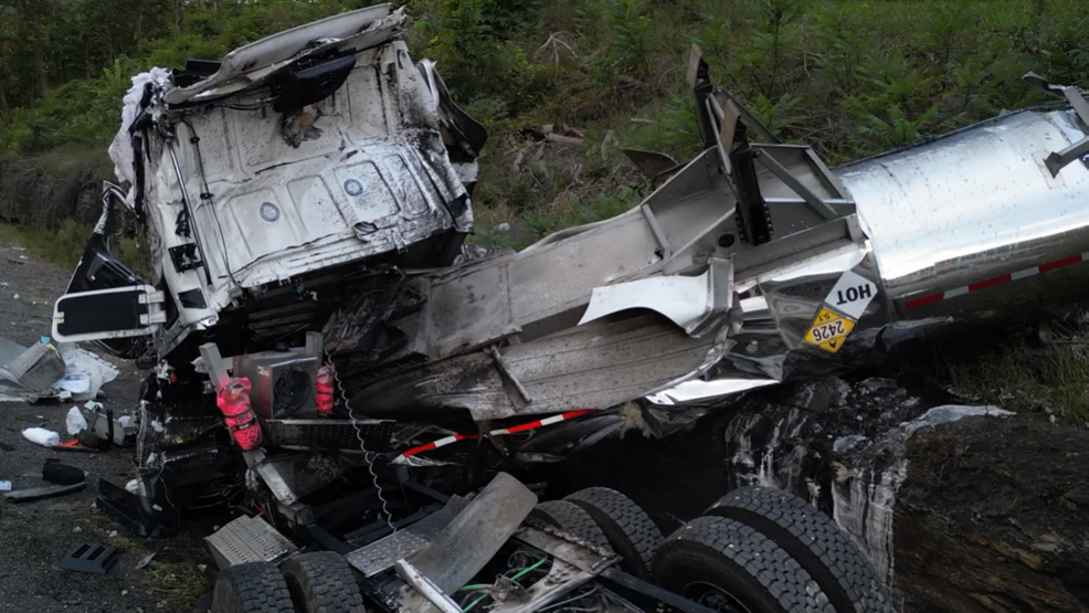 Featured image for Tractor-trailer crash reopens Southbound lanes of West Virginia Turnpike