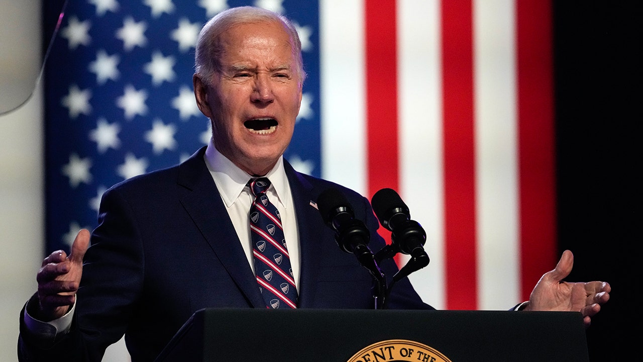 "Jim Clyburn Expresses Concern Over Biden's Message Failing to Resonate with Black Voters"