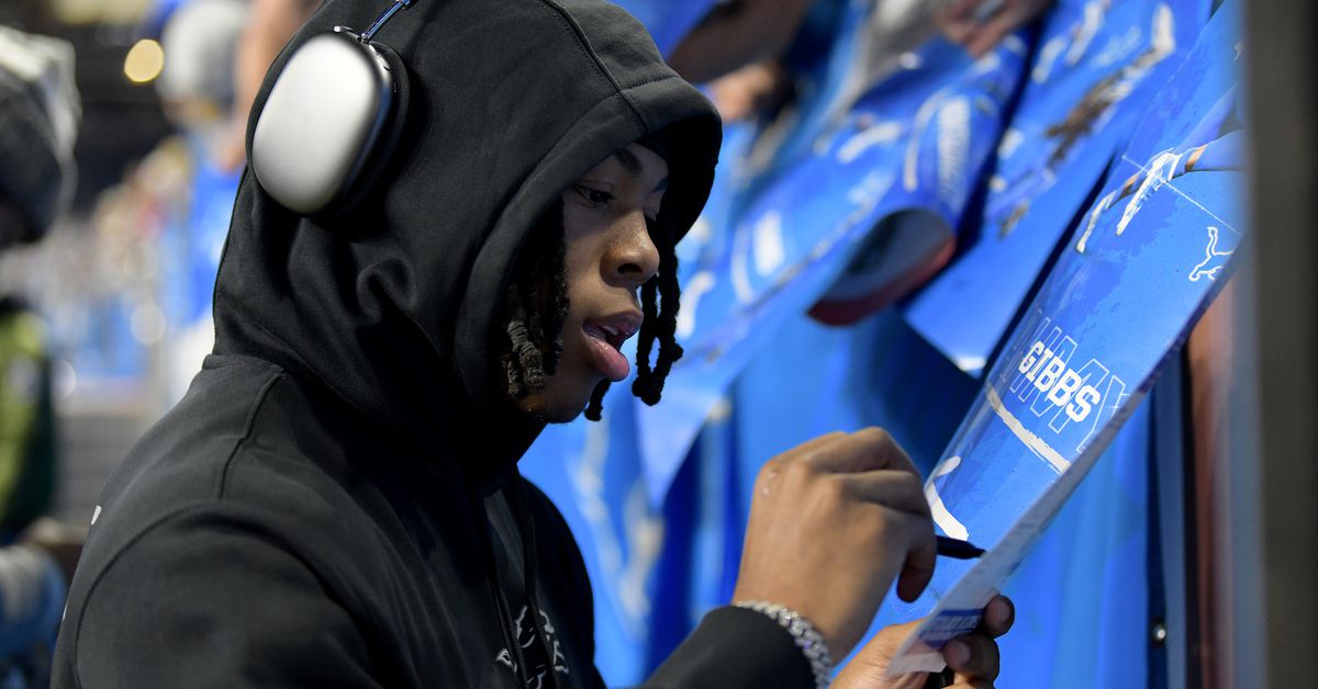 Featured image for Saquon Barkley Leads NFLPA Merchandise Sales Amid Top Player Rankings