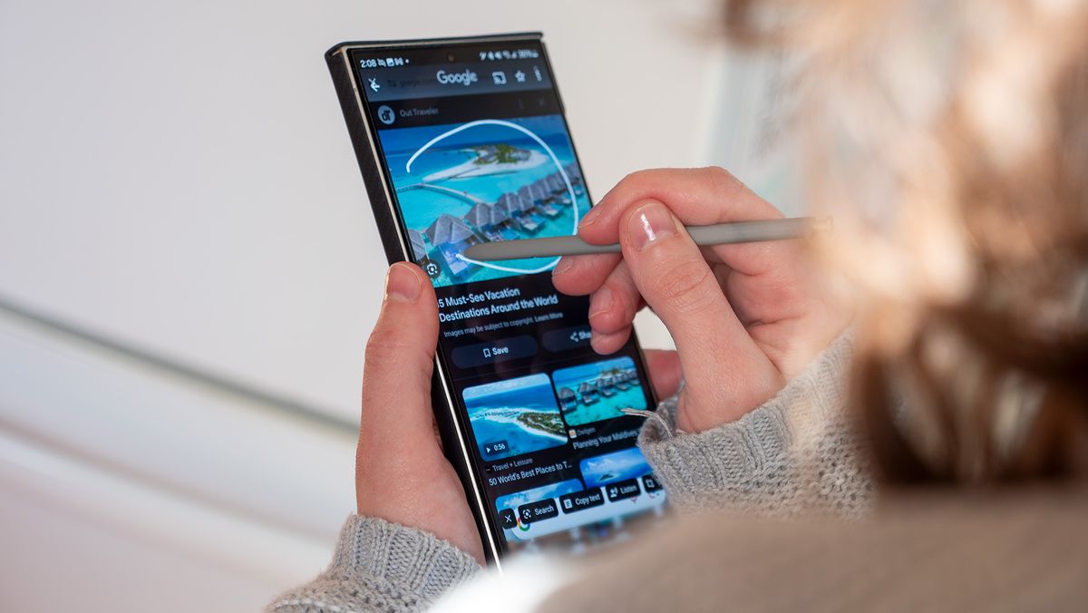 "Samsung's One UI 6.1 Update Brings Galaxy AI to Older Devices"