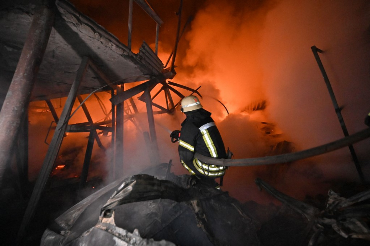 Featured image for "Ukraine's Grim Milestone: Over 10,000 Civilians Killed in Russian War"