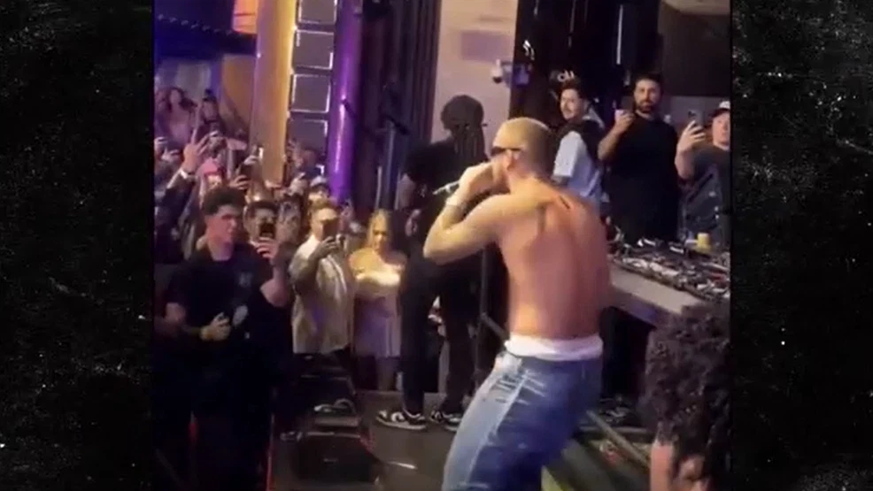 Featured image for Justin Bieber Impersonator Banned from Vegas Nightclub After Onstage Performance