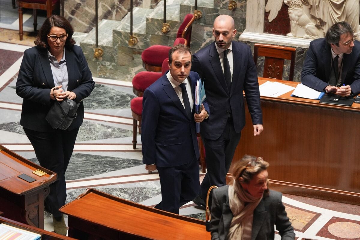 Featured image for France's Government Battles Budget and Confidence Challenges