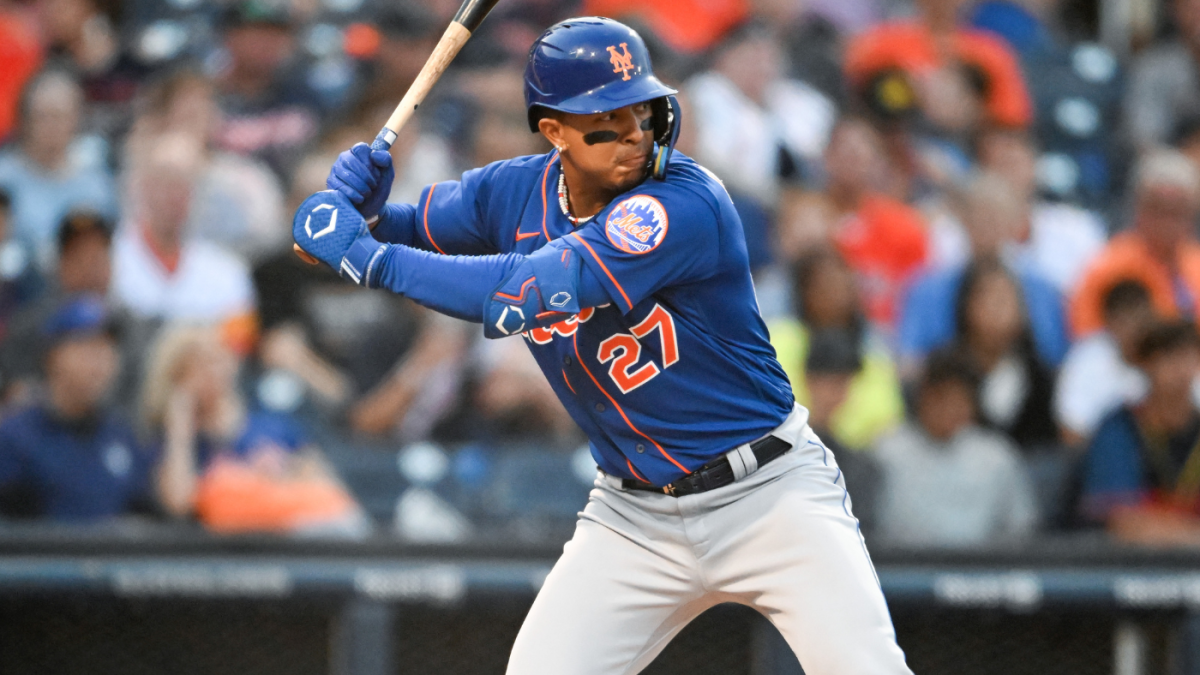Mets promote power-hitting prospect Mark Vientos to major league team.