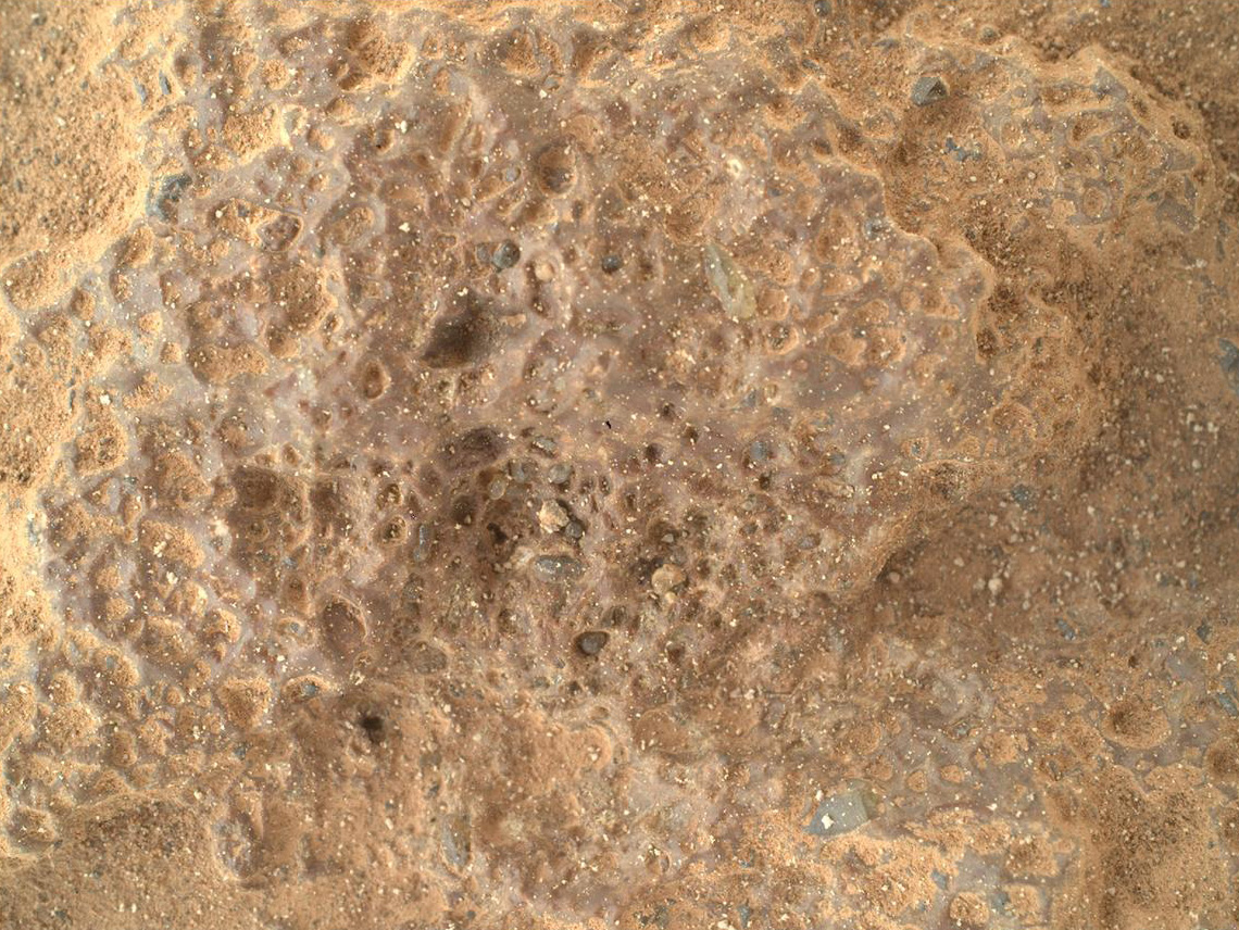 "NASA's Dream Lake Discovery Sparks Delightful Mars Exploration"