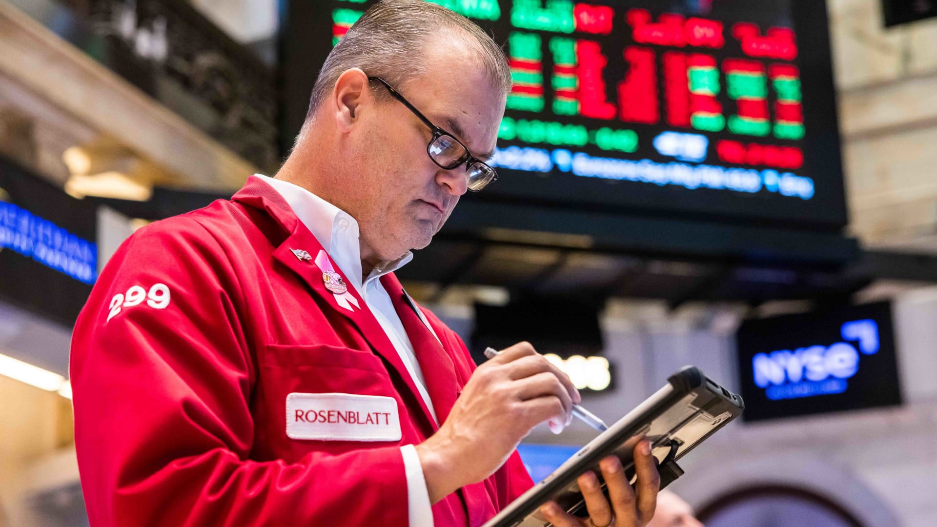Markets Steady Amid Government Shutdown and Economic Uncertainty