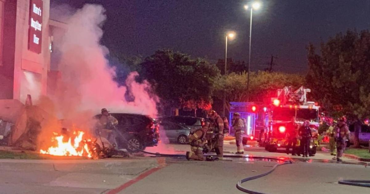 Featured image for Tragic Plane Crash Claims Pilot's Life in Plano Shopping Center Parking Lot