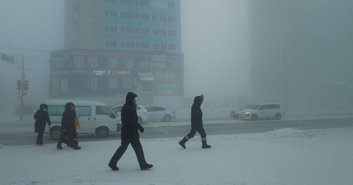 Extreme Cold Grips Russia: Siberia Freezes, Moscow Buried in Snow