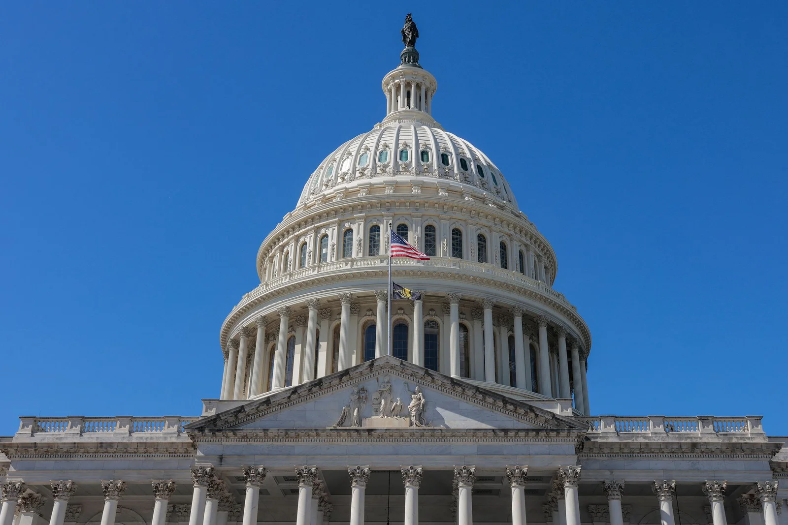 US senators push sanctions on Hungary over stalling Ukraine aid