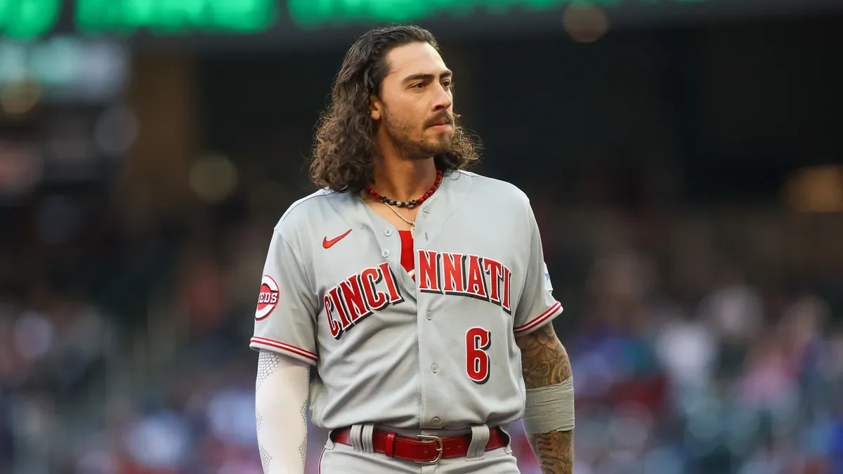 Braves' Sean Murphy hits walk-off homer to defeat Reds in extra innings.