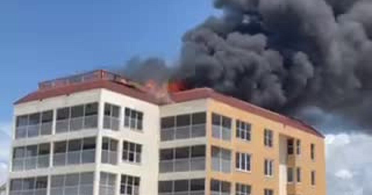 Featured image for Blaze engulfs Fort Myers Beach building.